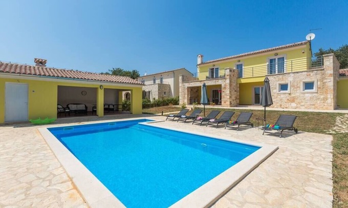 Brajkovici Villa | Countryside Villa / Violetta with pool and garden