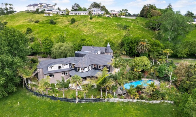 Whitford Casa | Countryside Zen Estate with Sea Views and Pool