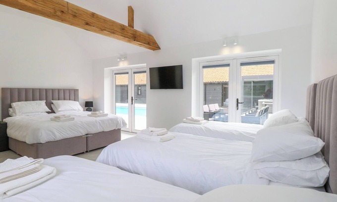 Irstead Cabaña | County Farm Barn