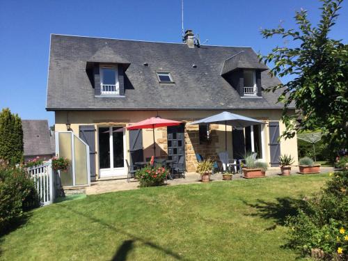 Anctoville-sur-Boscq Casa | Coup de cœur assuré ! CALM Comme à la Maison ! maison spacieuse avec grande terrasse pour 2 à 5 personnes proximité Granville et mer avec wifi et parking gratuits