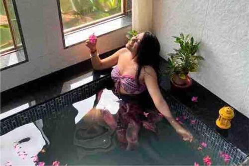 Kolad Casa | Couple Friendly Abode Jungle Bathtub