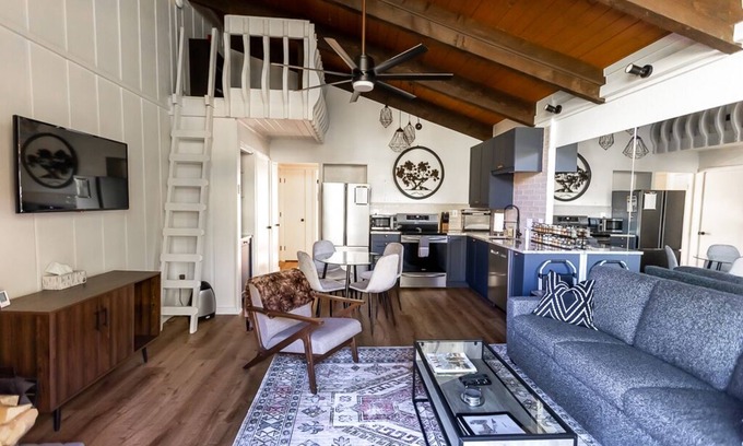 Vail Condominio | Couple's Mountain Retreat: Summer Paradise! Views, Hiking, Biking, and more!