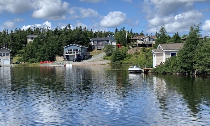 Terra Nova Cabaña | Couple's Retreat, Beautiful Boathouse on the Water.
