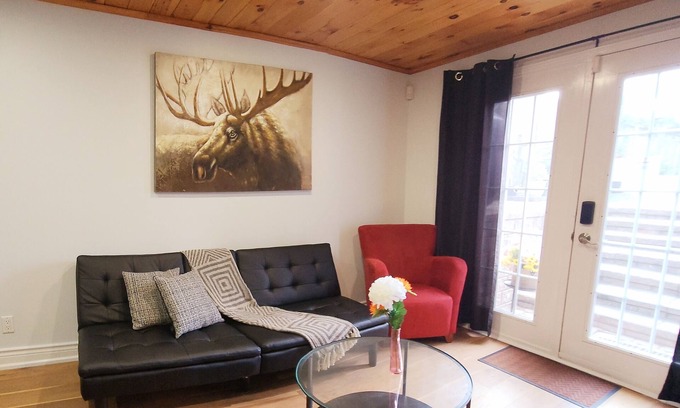 Courtice Casa | Couple Time Getaway, Just 5 Mins to Hwy 401