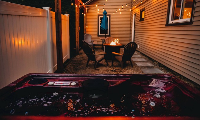 Colrain Casa | Couples 2 Bedroom Retreat - Hot Tub- Air Hockey -Close to ShelburneFalls