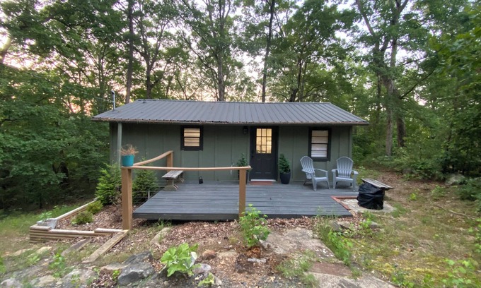 Quitman Cabina | Couples Cabin at the Lake