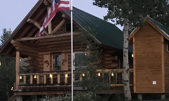 Kremmling Cabina | Million Dollar Views / Cozy Log Cabin / Outdoor Enthusiast's Dream