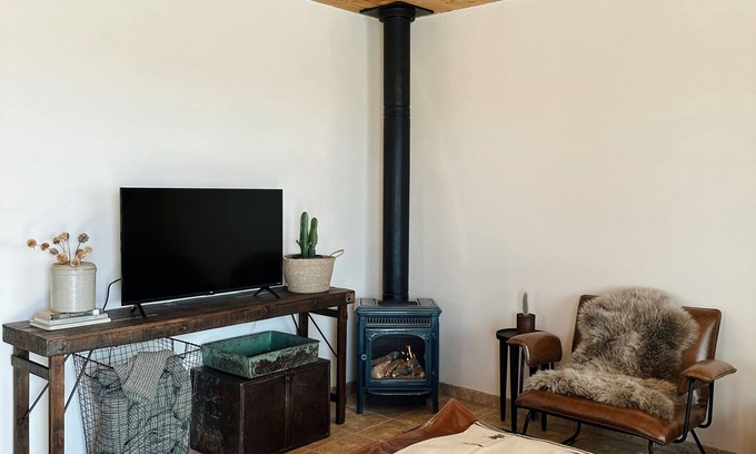 El Prado Casa | Couples getaway in cozy casita! Taos mountain Views!