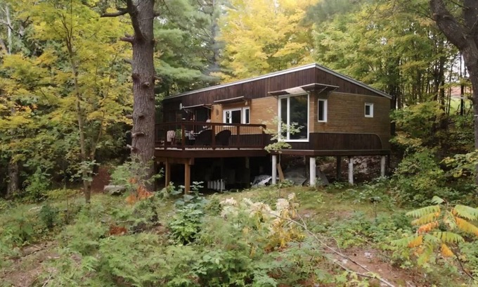 Arden Cabaña | Couple’s Lakehouse Hideaway with hot tub