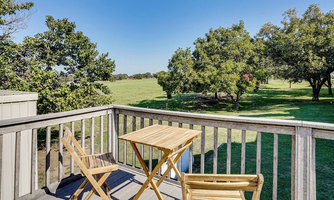 Weatherford Apartamento | Couples Retreat on Farm: 6 Mi to Dwtn Weatherford!