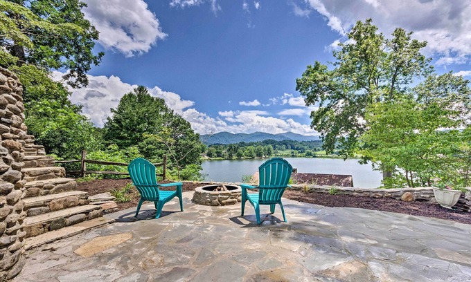 Lake Junaluska Apartamento | Couples Retreat with Lake and Mtn Views, Fire Pit