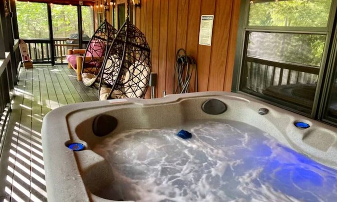 Morganton Cabina | Couples & Small Families: Modern, Cozy & Relaxing