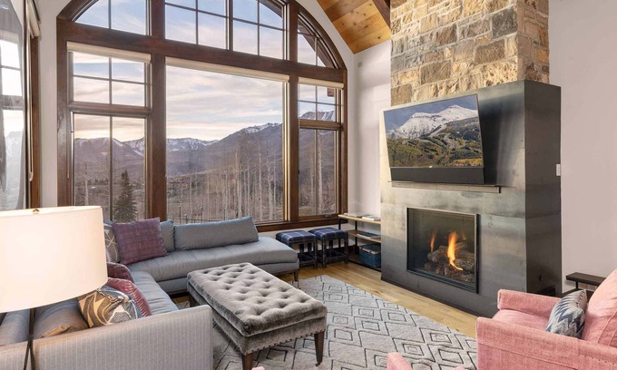 Mountain Village Condominio | Courcheval Hideaway Luxe 4BD Villa in Mountain Village Core by Cuvée