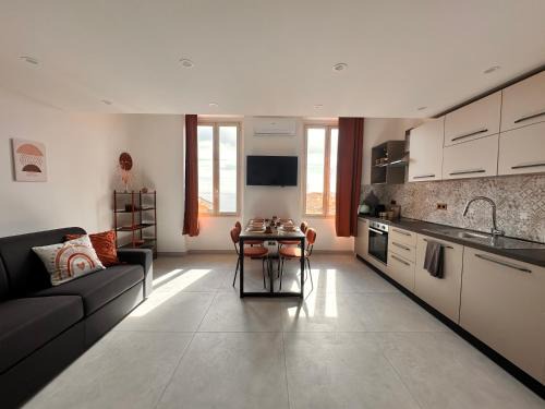 Roquebrune-Cap-Martin Apartamento | Courts & Coasts few steps from Tennis courts, Country Club and Montecarlo Beach