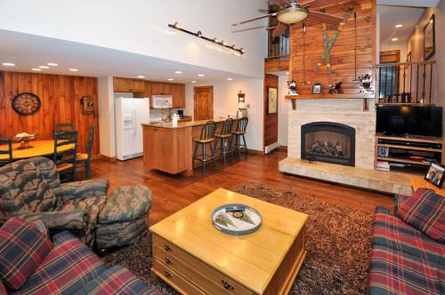 Vail Casa | Courtside 23 - Spacious East Vail Townhome