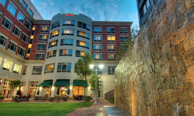 Greenville Downtown Hotel | Courtyard by Marriott Greenville Downtown