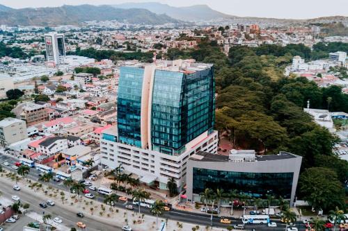 Barrio Kennedy Hotel | Courtyard by Marriott Guayaquil