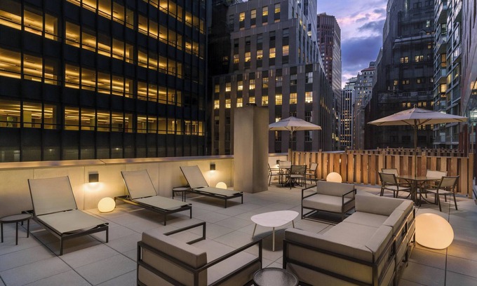 Financial District Hotel | Courtyard by Marriott New York Downtown Manhattan/Financial District