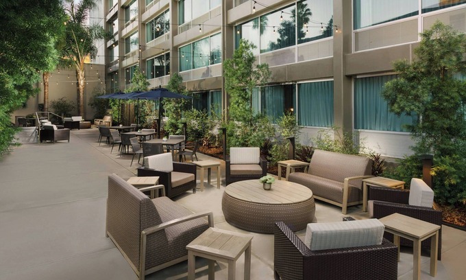 Woodland Hills Hotel | Courtyard by Marriott Los Angeles Woodland Hills