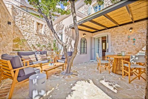Lakones Apartamento | Courtyard Cottage Corfu