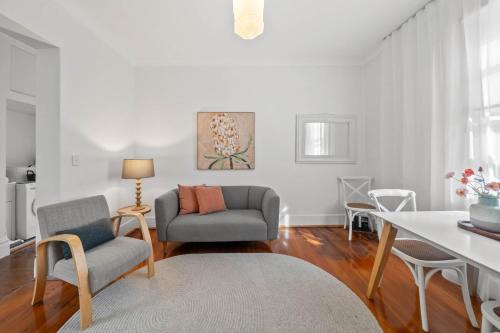 Ashfield Apartamento | Courtyard Esperanza - Sunny Heritage Chic