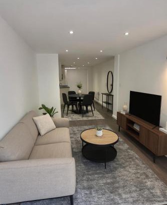 Swindon Apartamento | Courtyard Highstreet Retreat