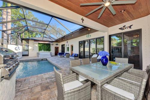 Gillespie Park Casa | Courtyard Home with Pool, Spa & Sauna close to Beach & City Center