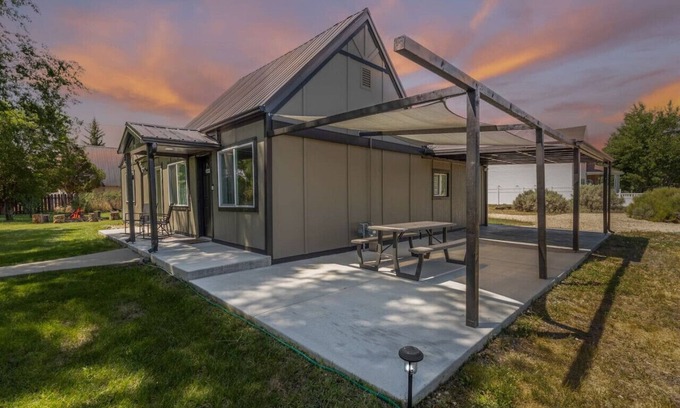 Panguitch Casa | Courtyard Hot Tub in the Heart of Downtown
