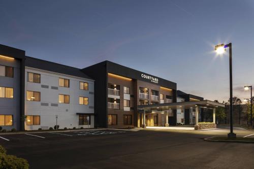 Pike Hotel | Courtyard Indianapolis Northwest