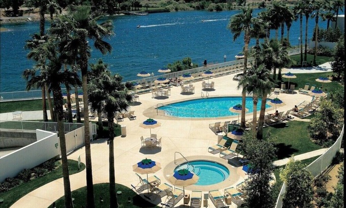 Laughlin Casa | Courtyard King Bed at Golden Nugget Laughlin! Outdoor Pool!