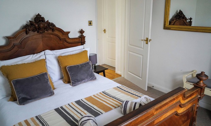 Kingsbridge Apartamento | Courtyard, parking, strong WiFi. Nr Salcombe estuary, town, coast & beaches.