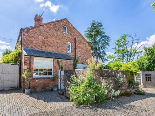 Boraston Casa | Courtyard Retreat