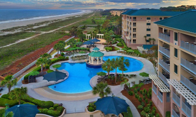Palmetto Dunes Complejo | Courtyard View - 2 Bedroom - Marriott's Barony Beach Club - Full Resort Access