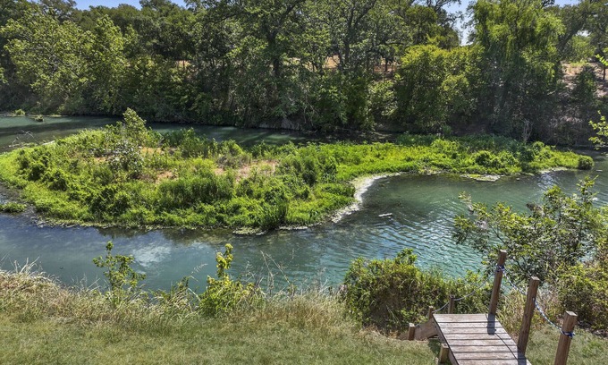 Martindale Casa | Cousins River Sanctuary I 3BR , sleeps 6, Hot tub