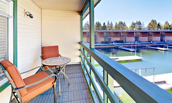 Tahoe Keys Apartamento | Cove 141