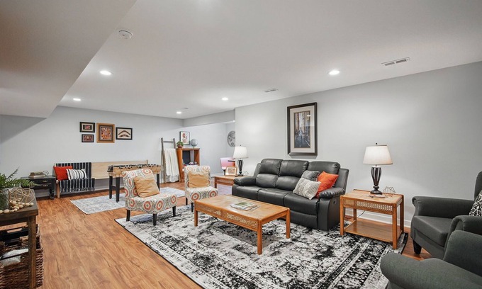 Winterset Casa | Covered Bridge Haven - 3-bedroom house with themed rooms in Winterset