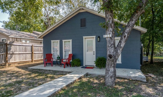 Bandera Casa | COWBOY HIDEAWAY -Charming 3-bedroom house with free WiFi, near downtown Bandera