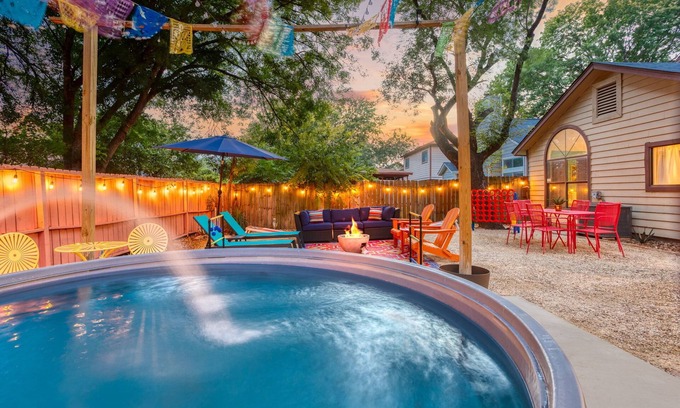 Great Northwest Casa | Cowboy Pool, Gorgeous Patio & Grill - By SeaWorld, Lackland & Six Flags
