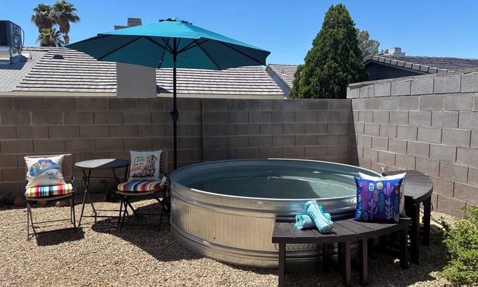 North Las Vegas Casa | Cowboy Pool with games galore! Close to downtown Fremont street and speedway