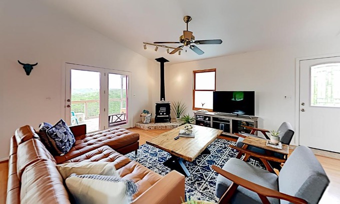 Canyon Lake Casa | Cowboy Retreat