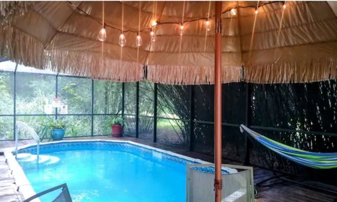 Fort White Casa | "Cowboy's Cabana" - Detached Suite w/ Pool & Porch