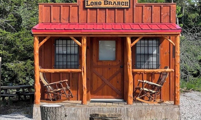 Hamersville Cabina | Cowboy Saloon Cabin