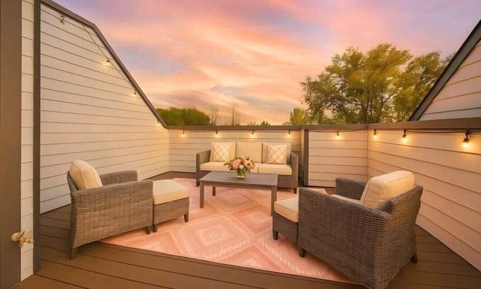 Radnor Apartamento | Cowgirl Up! - 4BD/4.5BTH - Rooftop Views