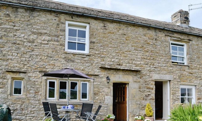 Feetham Casa | Cowlings