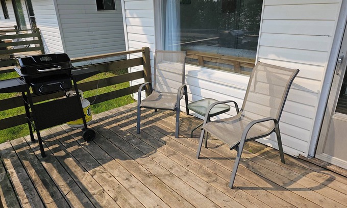 Addington Highlands Cabina | Coxy 1 bedroom w/a view of lake Mazinaw just 7KM from Bon Echo Provincial Park