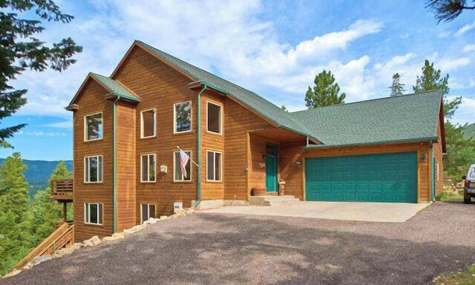 Black Hawk Casa | Coyote Cottage Retreat, Hot Tub, Deck, Mtn Views