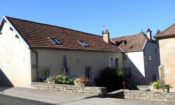 Perrancey-les-Vieux-Moulins Cabaña | Alquiler en Perrancey: Gîte independiente con 2 dormitorios, cocina equipada y terreno compartido