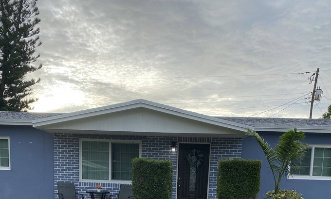 Boulevard Heights Casa | Cozi three bedroom home, family friendly and pet friendly great for vacation.