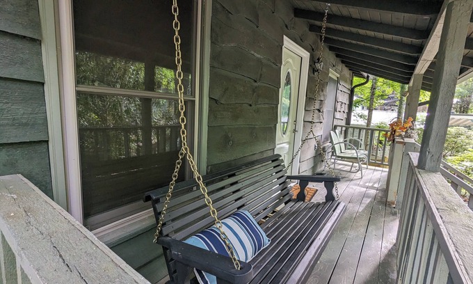 Pineola Cabaña | Coziness located in Linville Land Harbor; lake community in the mountains.