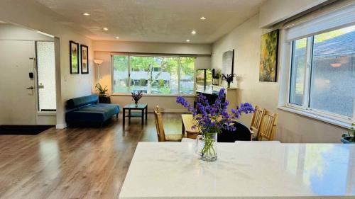 East Side Apartamento | Cozoro 3 BEDROOMS Centre Vancouver